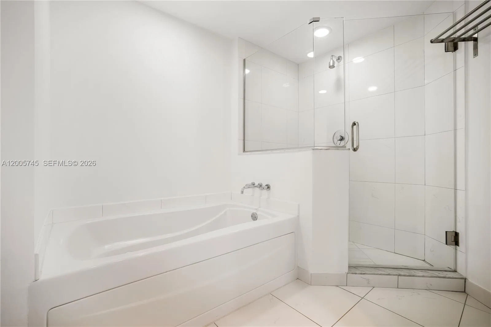 500 Brickell Ave # 3907, Miami, FL 33131 photo 13