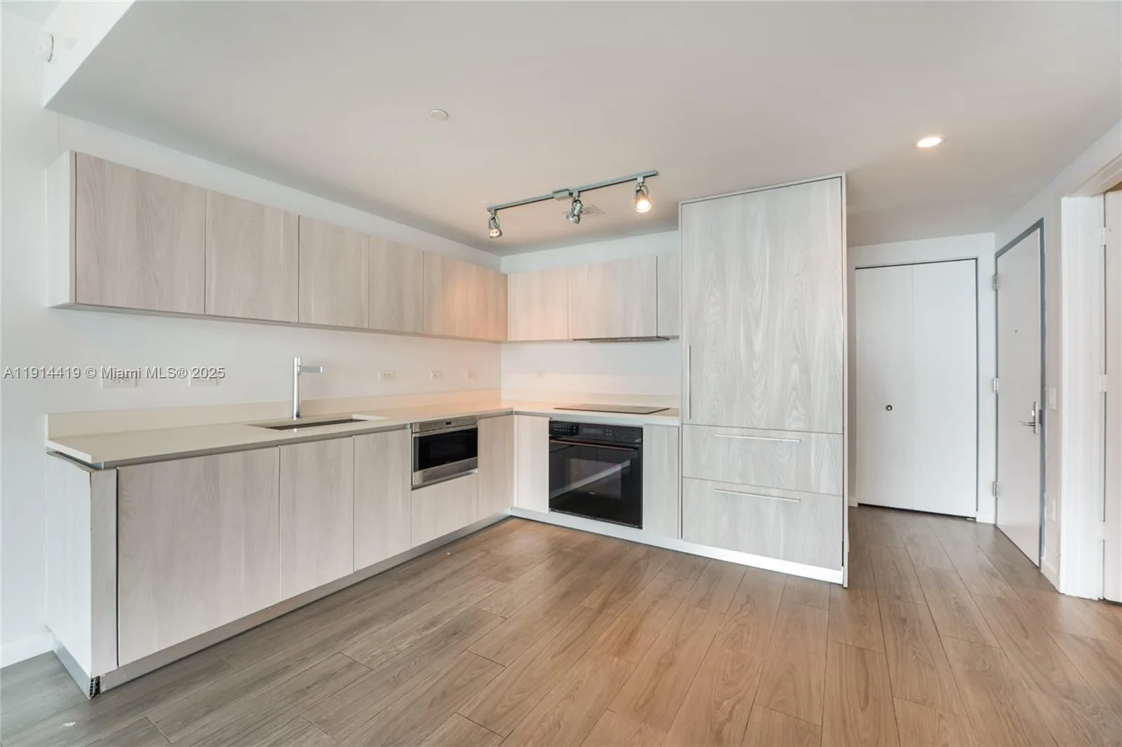 3131 NE 7th Ave # 4404, Miami, FL 33137 photo 2