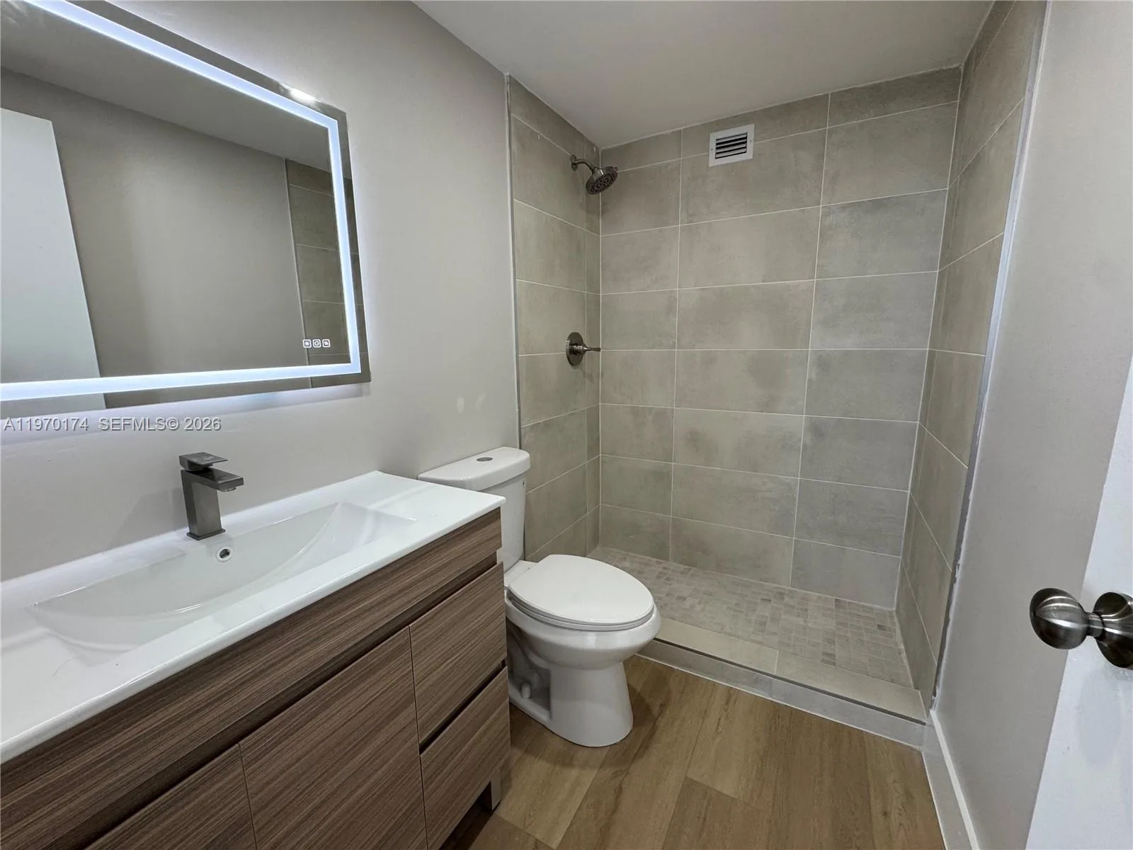 999 Brickell Bay Dr # 2008, Miami, FL 33131 photo 11
