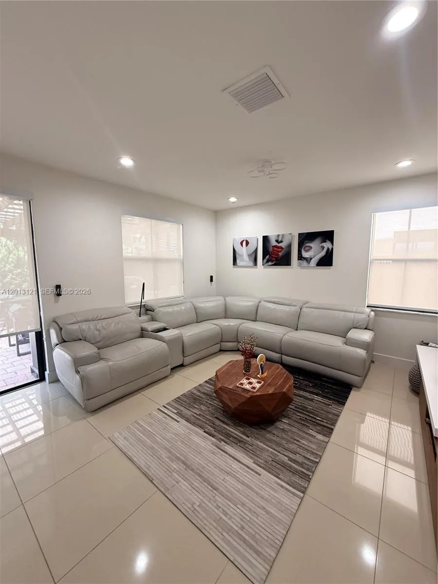 8640 NW 101st Pl, Doral, FL 33178 photo 8
