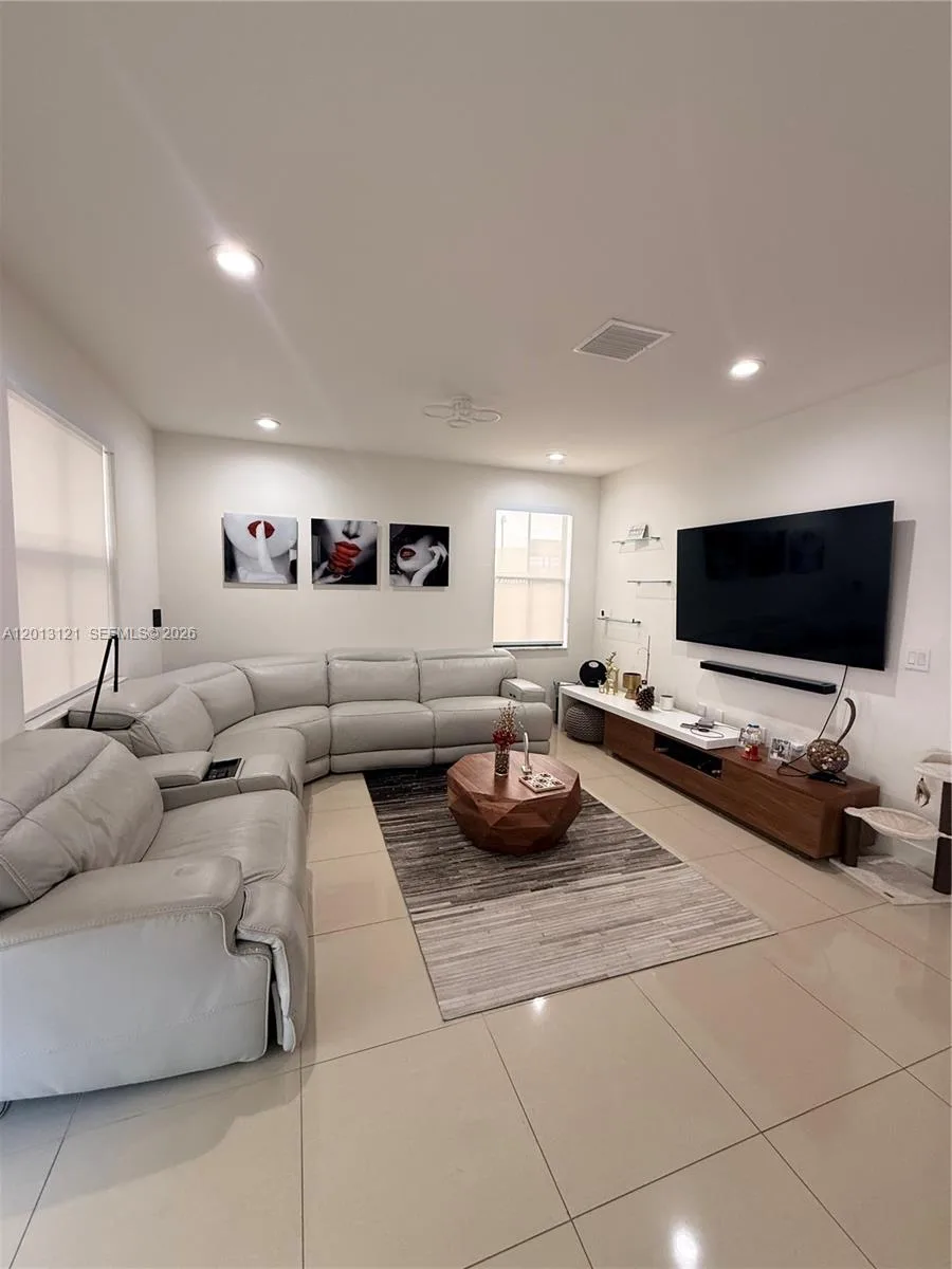8640 NW 101st Pl, Doral, FL 33178 photo 9