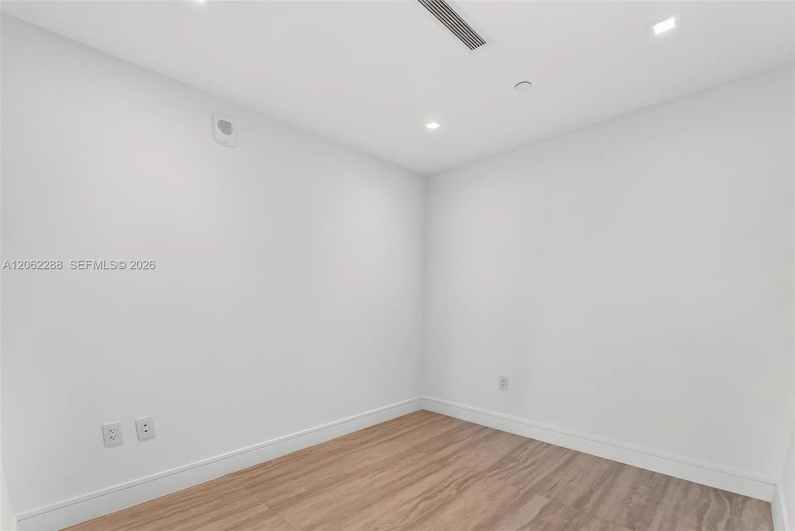 2411 Laguna Circle # 2011, North Miami, FL 33181 photo 12