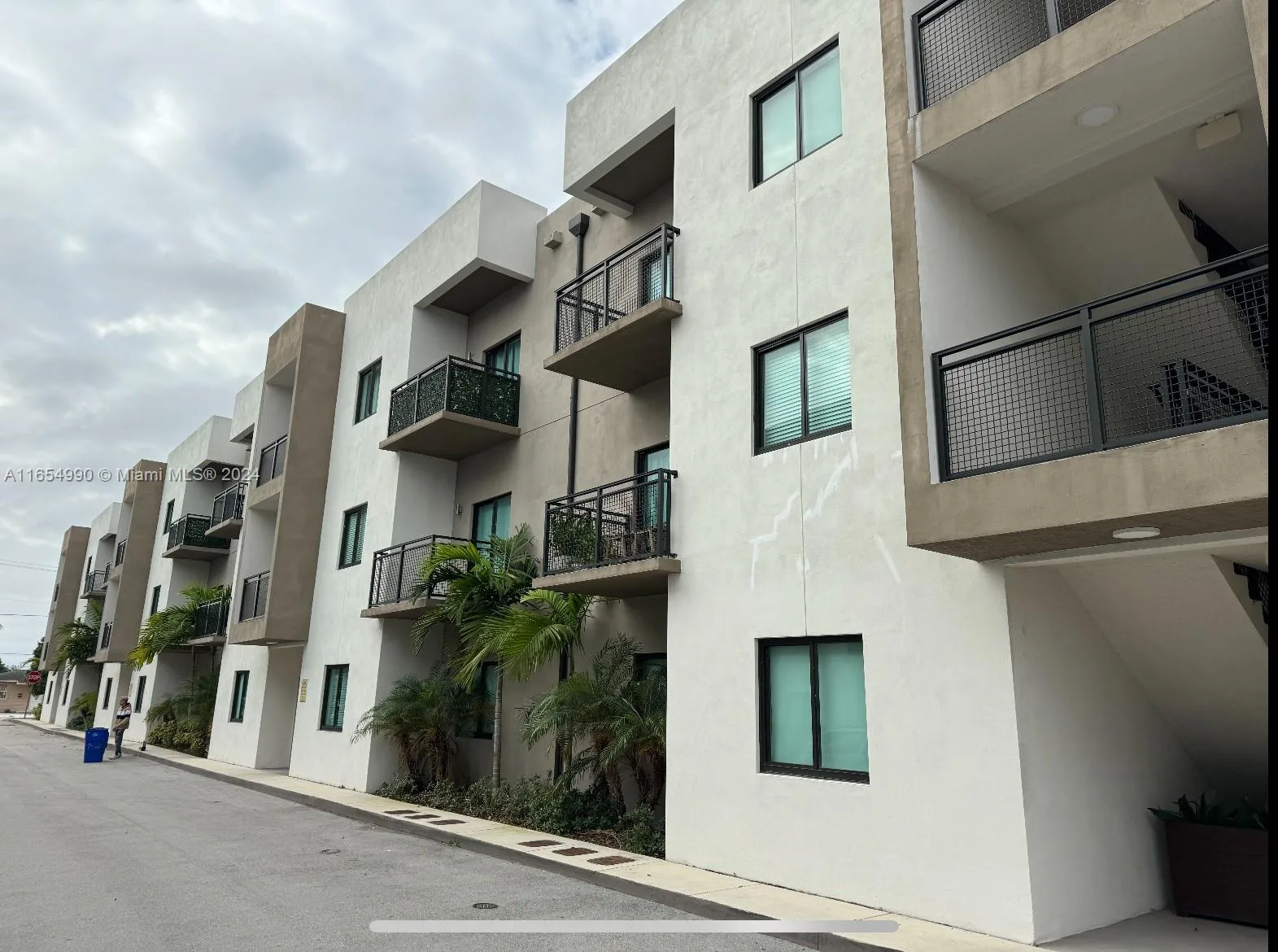 640 W 18th St # 107, Hialeah, FL 33010 photo 2