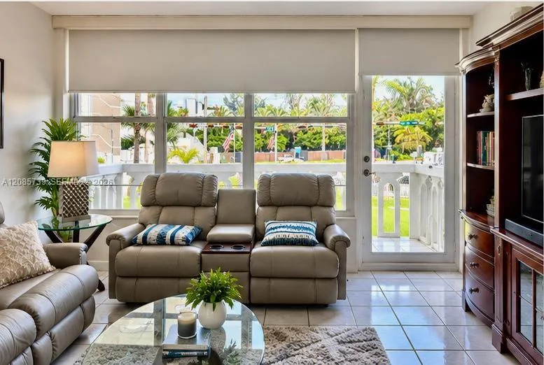 3199 S Ocean Dr # 203, Hallandale Beach, FL 33009