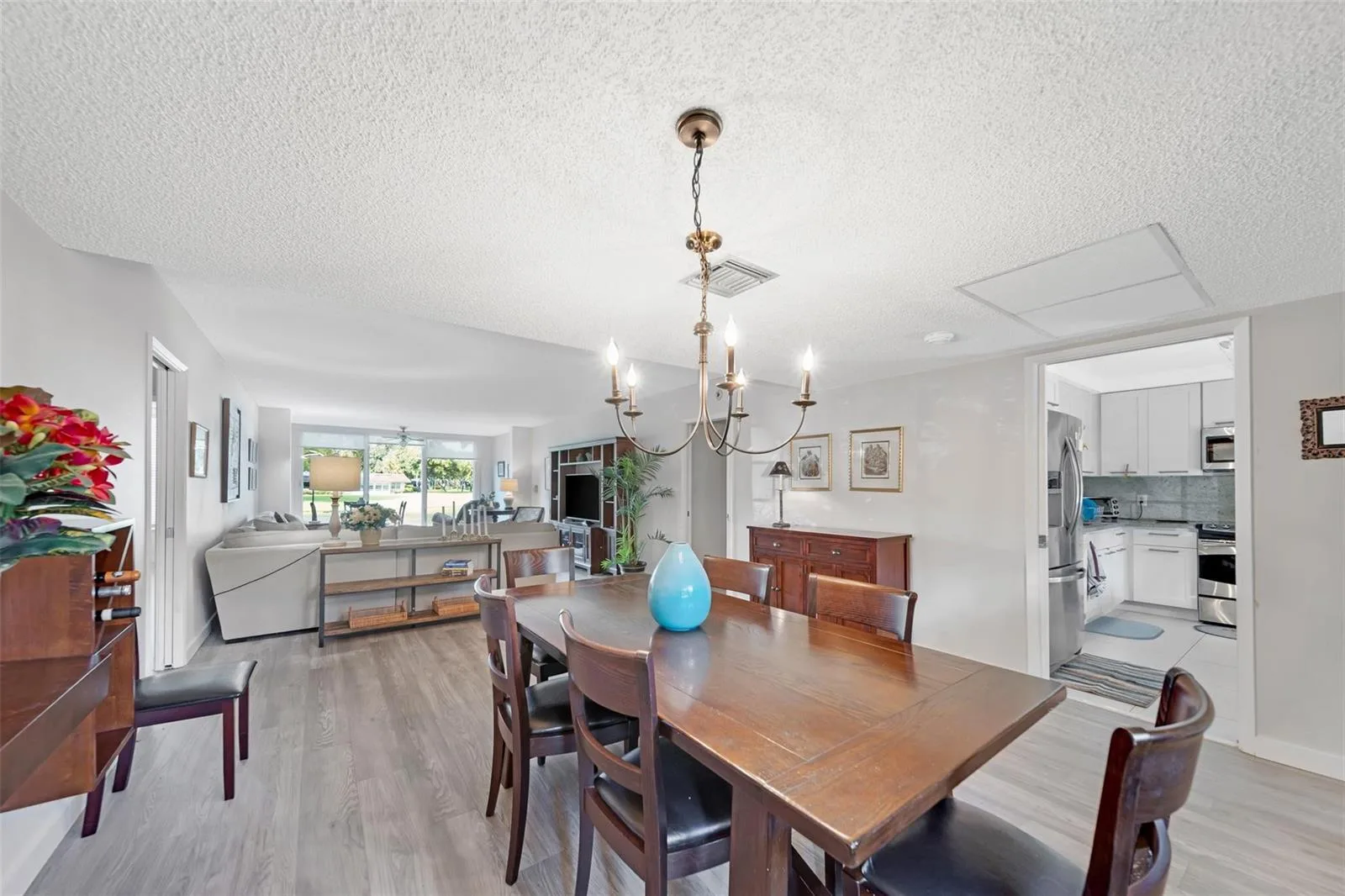 3611 OAKS CLUBHOUSE Drive # 104, Pompano Beach, FL 33069 photo 4