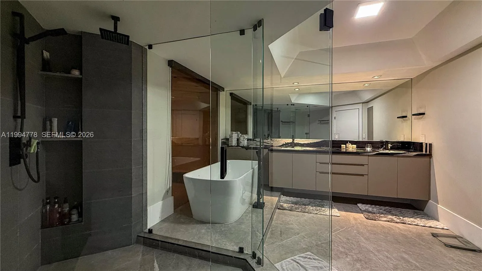 2000 Island Blvd # 2404, Aventura, FL 33160 photo 12