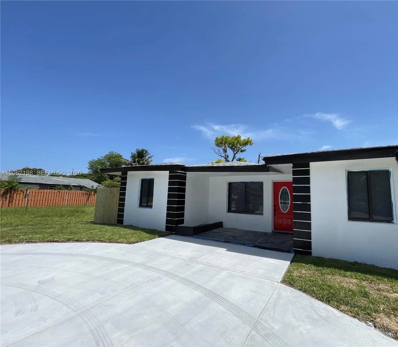 2514 NW 4th St, Pompano Beach, FL 33069 photo 2