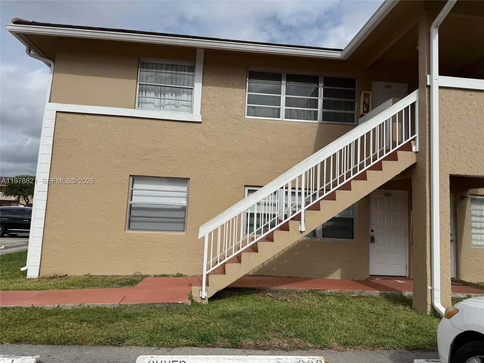 1001 Twin lakes Dr. # 29-D, Coral Springs, FL 33071