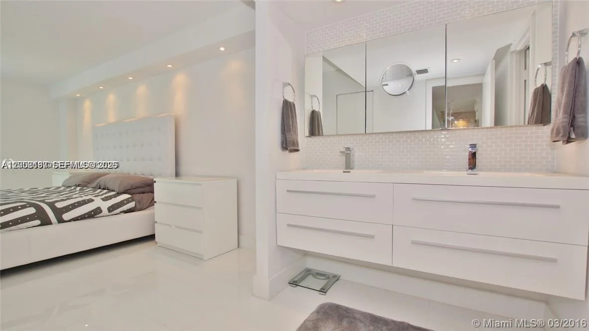 100 Bayview Dr # 1811, Sunny Isles Beach, FL 33160 photo 10
