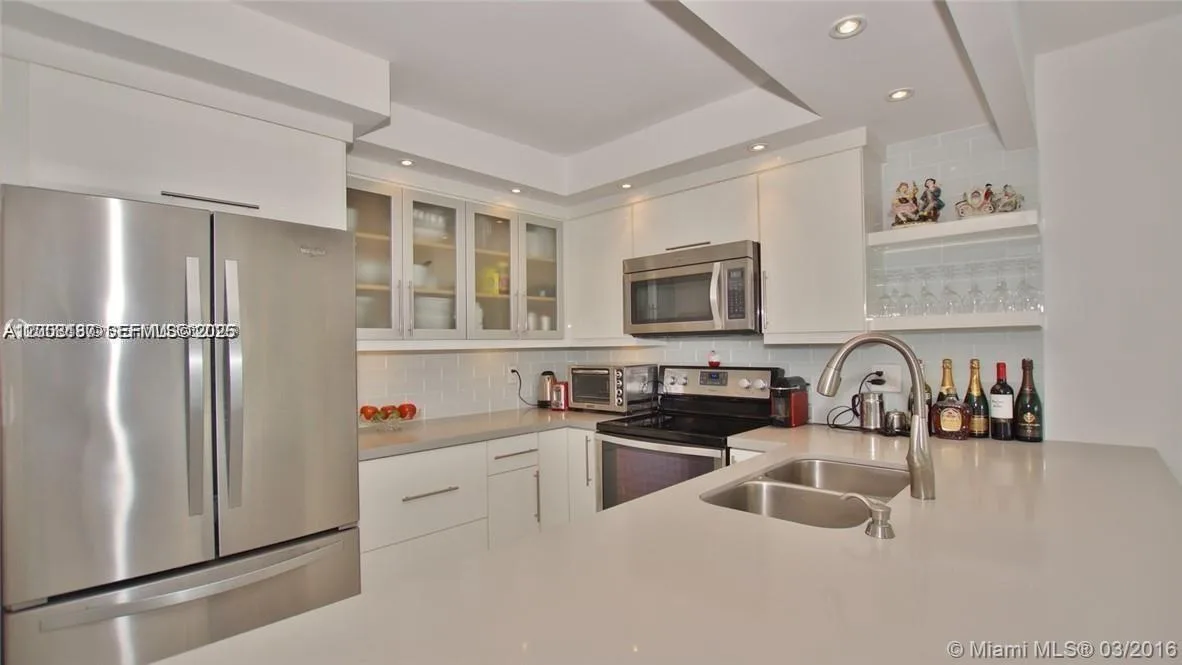100 Bayview Dr # 1811, Sunny Isles Beach, FL 33160 photo 12