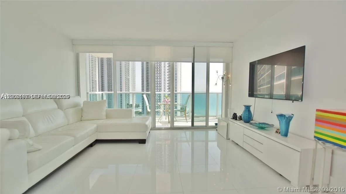 100 Bayview Dr # 1811, Sunny Isles Beach, FL 33160 photo 2