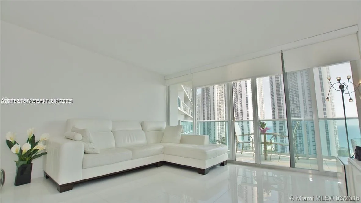 100 Bayview Dr # 1811, Sunny Isles Beach, FL 33160 photo 4