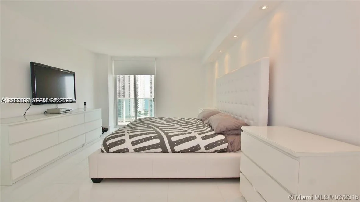 100 Bayview Dr # 1811, Sunny Isles Beach, FL 33160 photo 9
