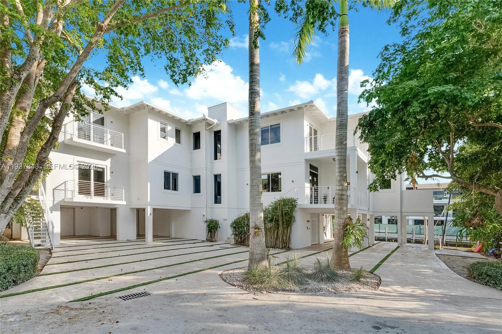 3835 Carole Ct, Miami, FL 33133 photo 4