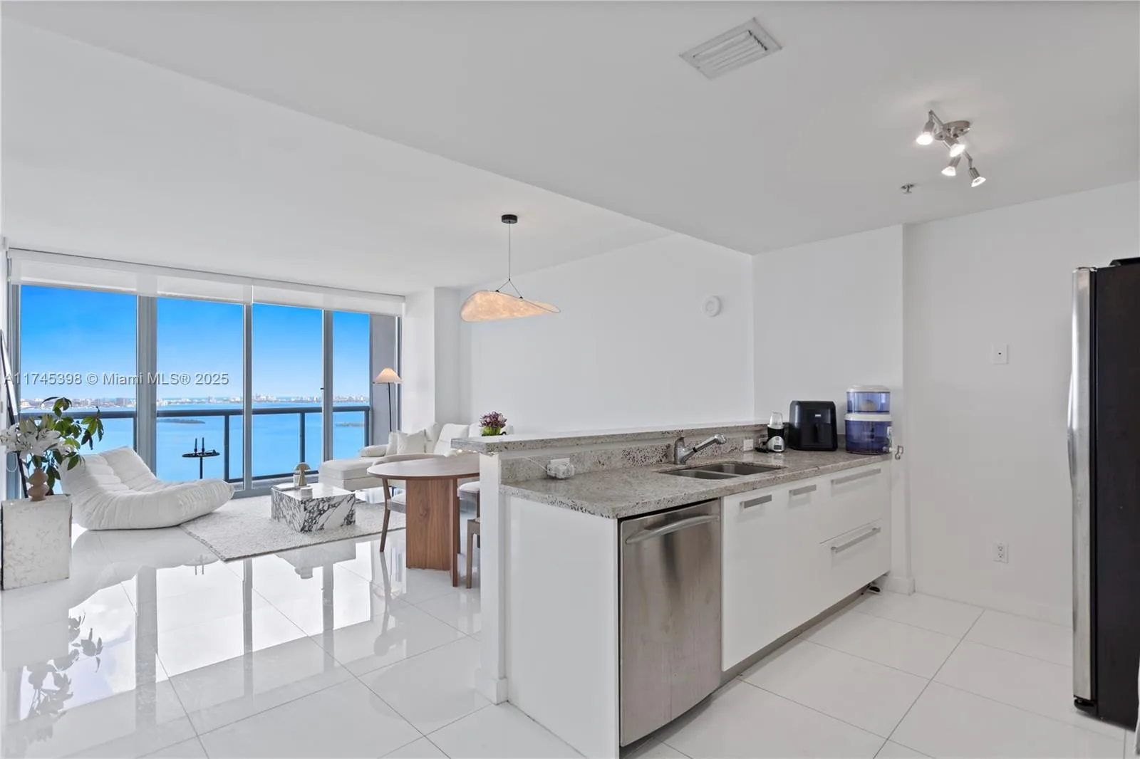601 NE 36th St # 3011, Miami, FL 33137 photo 2