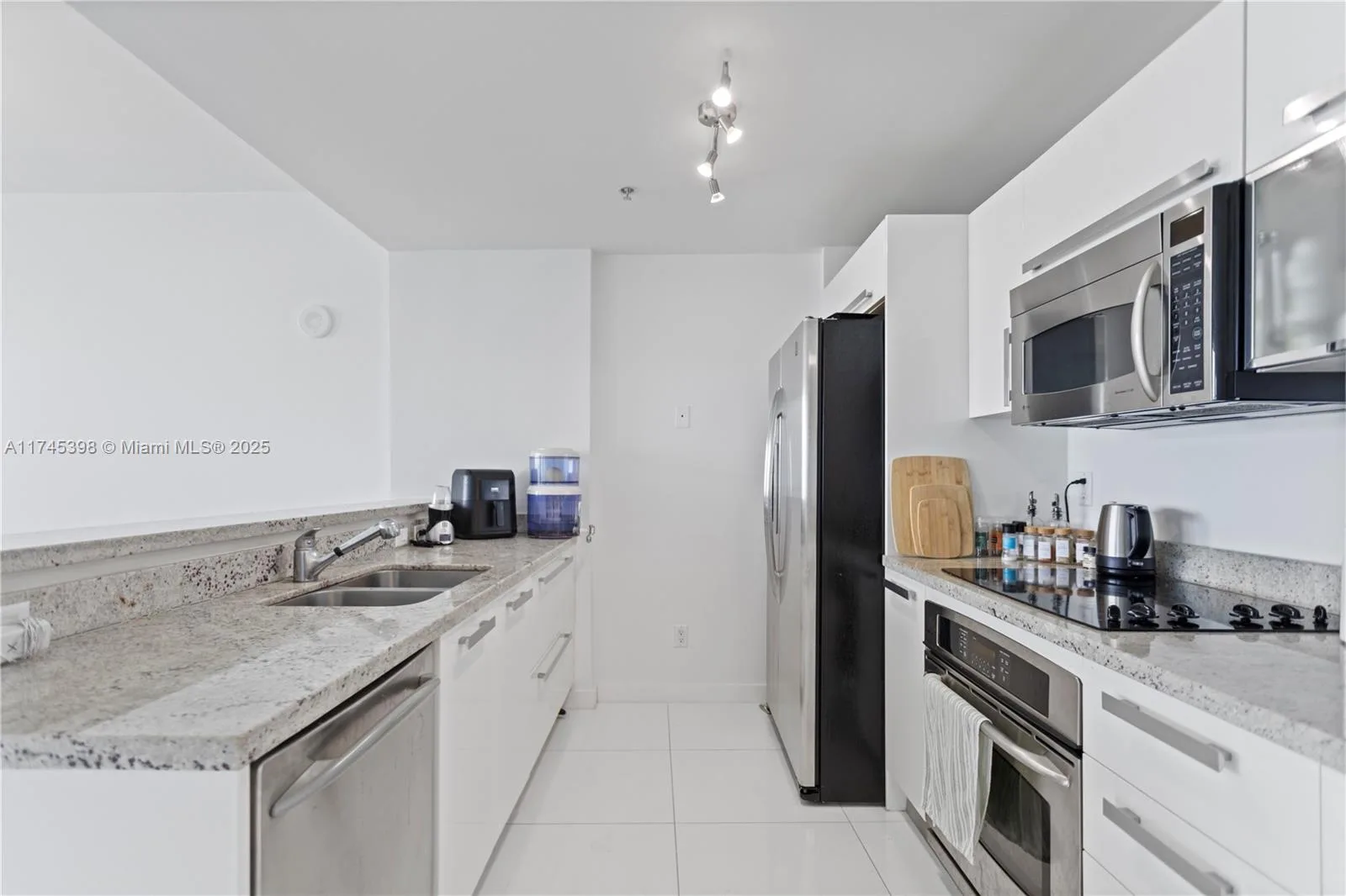 601 NE 36th St # 3011, Miami, FL 33137 photo 3