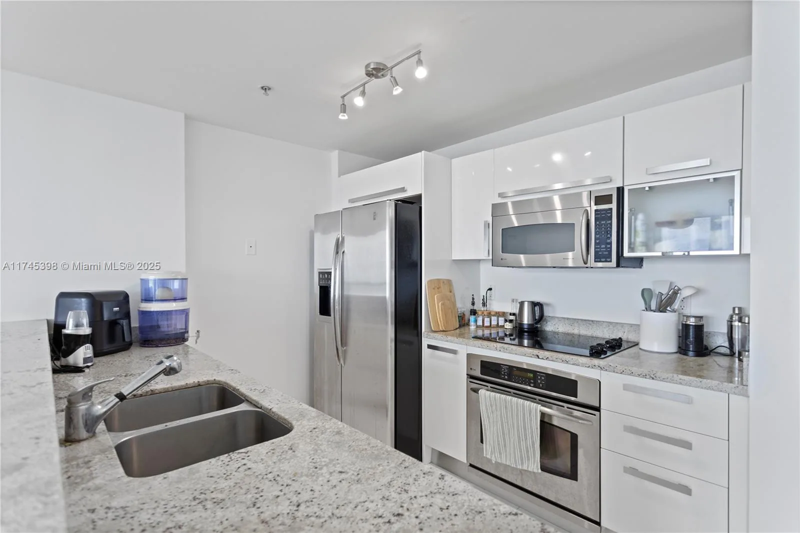 601 NE 36th St # 3011, Miami, FL 33137 photo 4