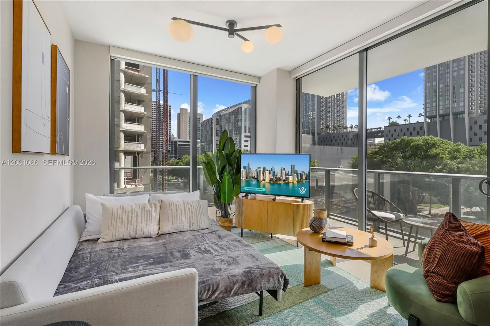 11 NE 6th St # 301, Miami, FL 33132