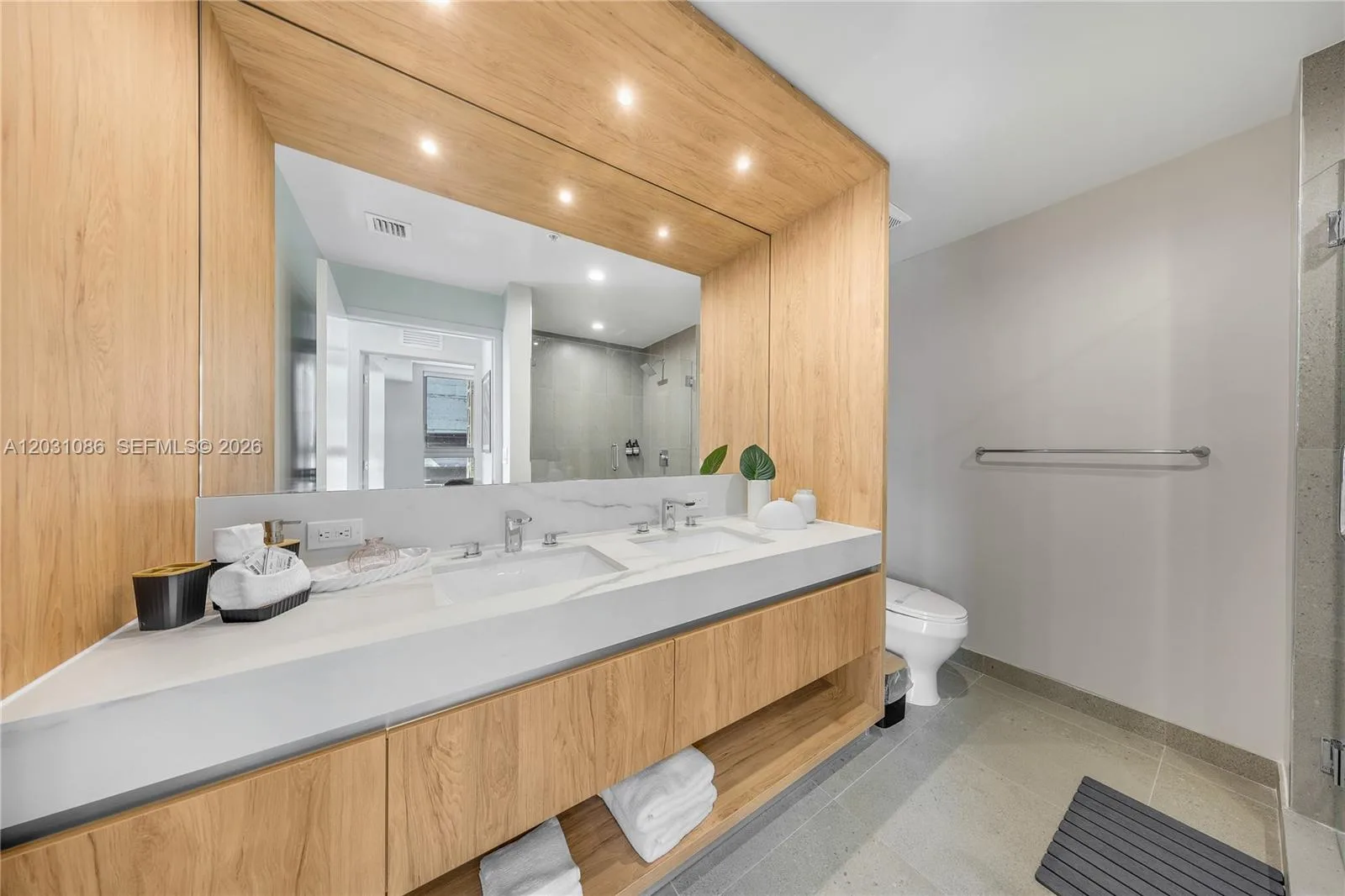 11 NE 6th St # 301, Miami, FL 33132 photo 5