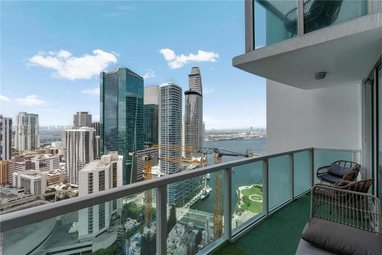 41 SE 5th St # 2107, Miami, FL 33131 photo 2