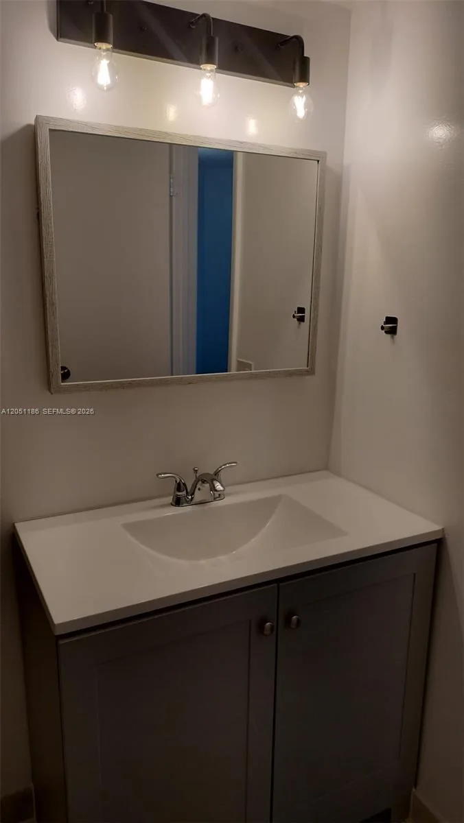 212 Lake Pointe Dr # 307, Oakland Park, FL 33309 photo 3