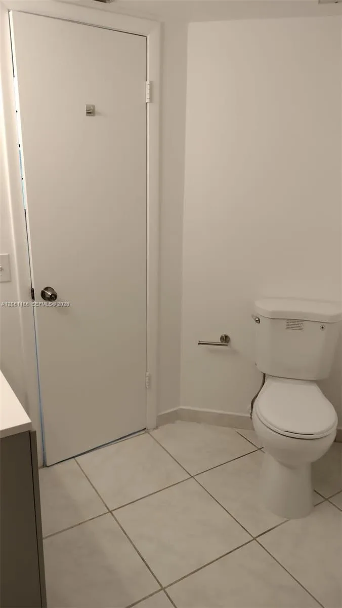 212 Lake Pointe Dr # 307, Oakland Park, FL 33309 photo 4