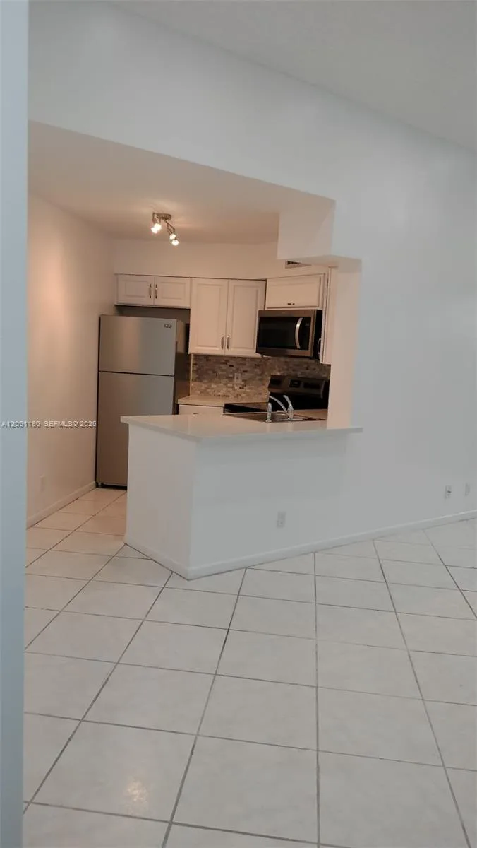 212 Lake Pointe Dr # 307, Oakland Park, FL 33309 photo 8
