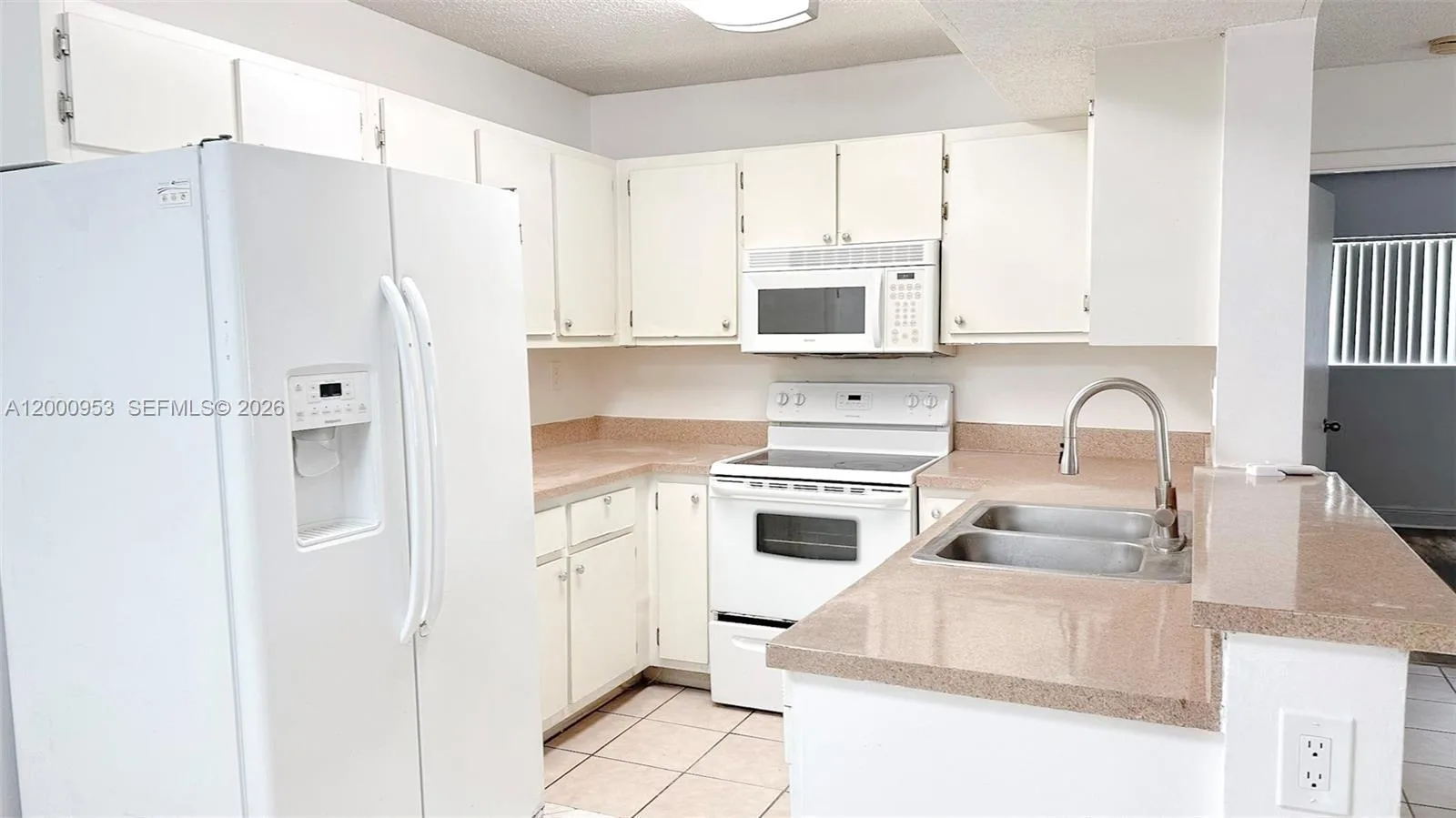 9491 S Palm Cir S # 103, Pembroke Pines, FL 33025 photo 2