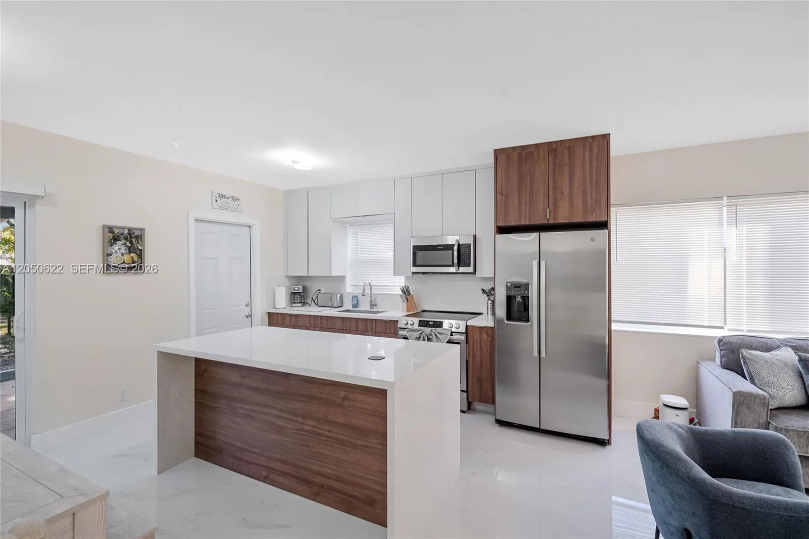 1021 NE 3rd Ave, Fort Lauderdale, FL 33304 photo 2