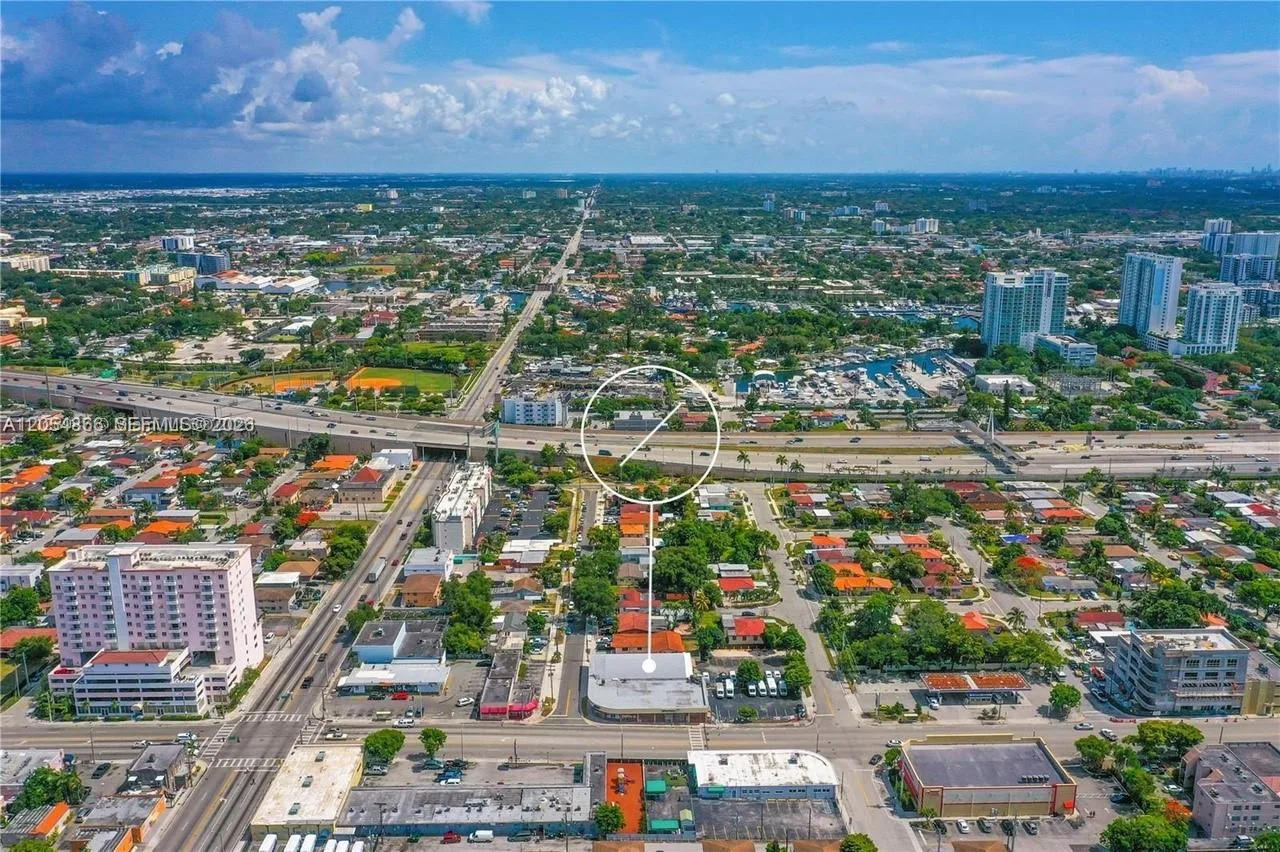 721 NW 21st Ct, Miami, FL 33125 photo 3