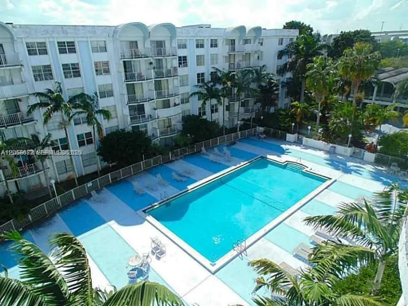 498 NW 165th St # D-501, Miami, FL 33169