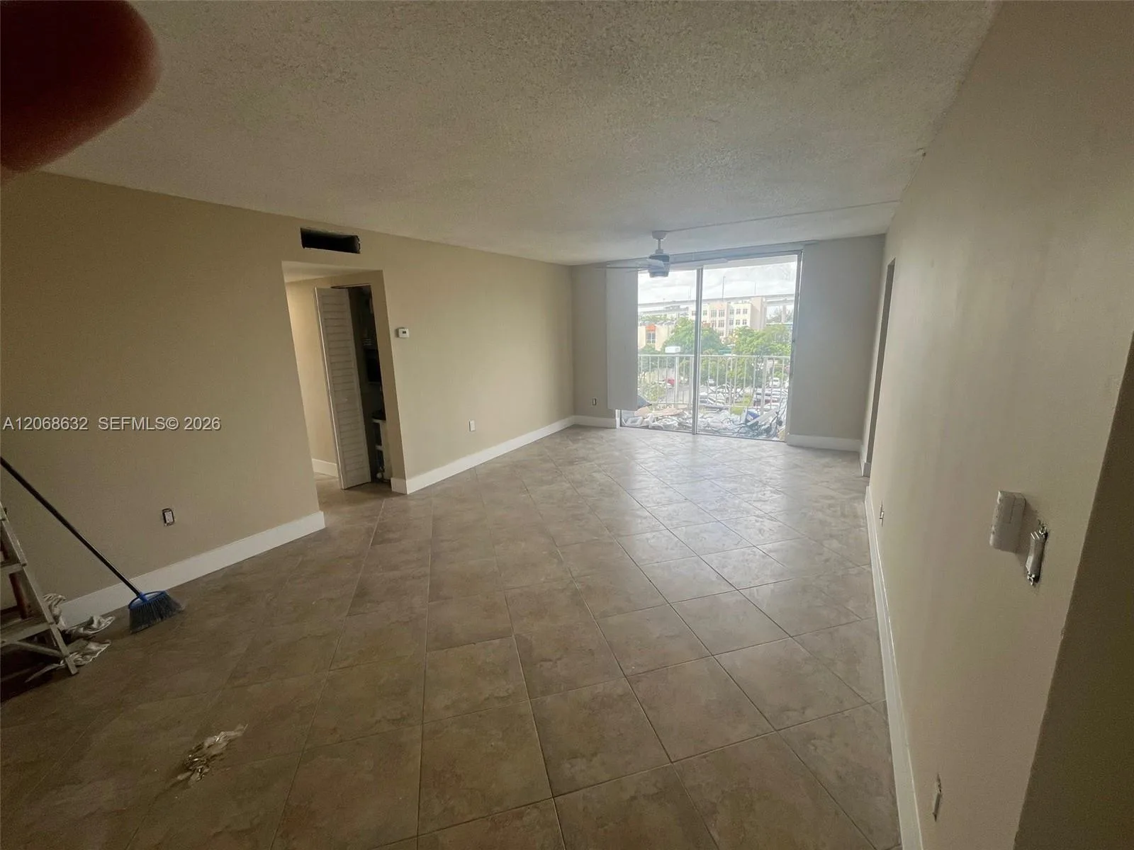 498 NW 165th St # D-501, Miami, FL 33169 photo 3