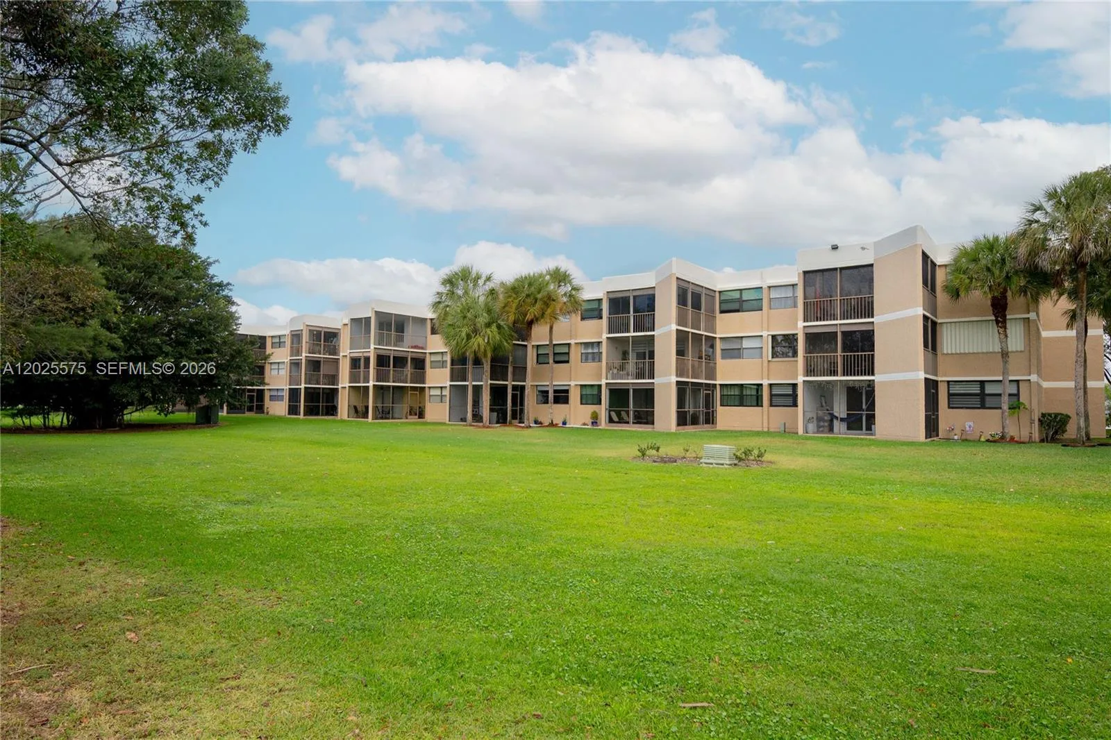 16400 NE GOLF CLUB RD # 305, Weston, FL 33326 photo 2