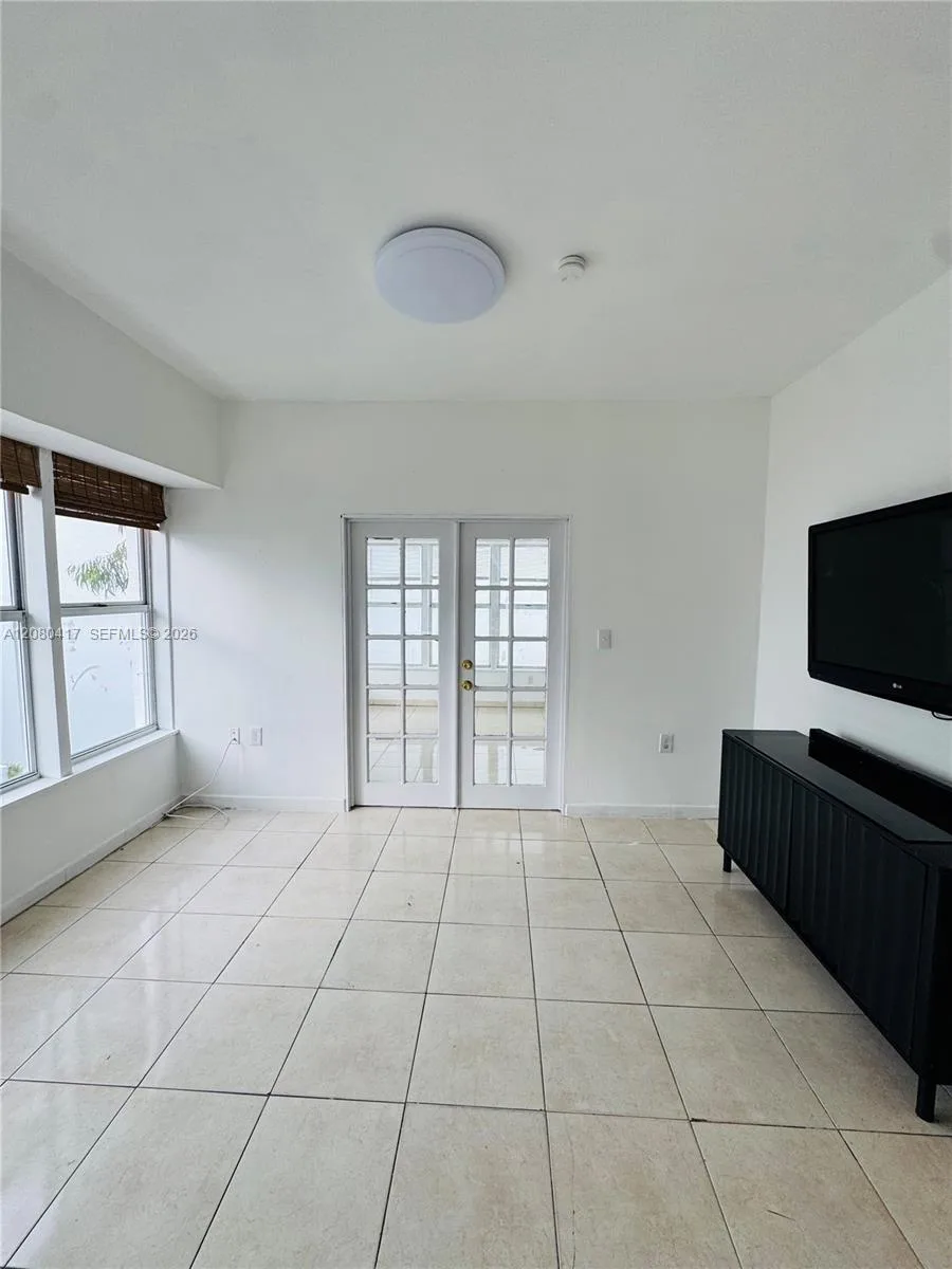 227 1st St # 8, Miami Beach, FL 33139