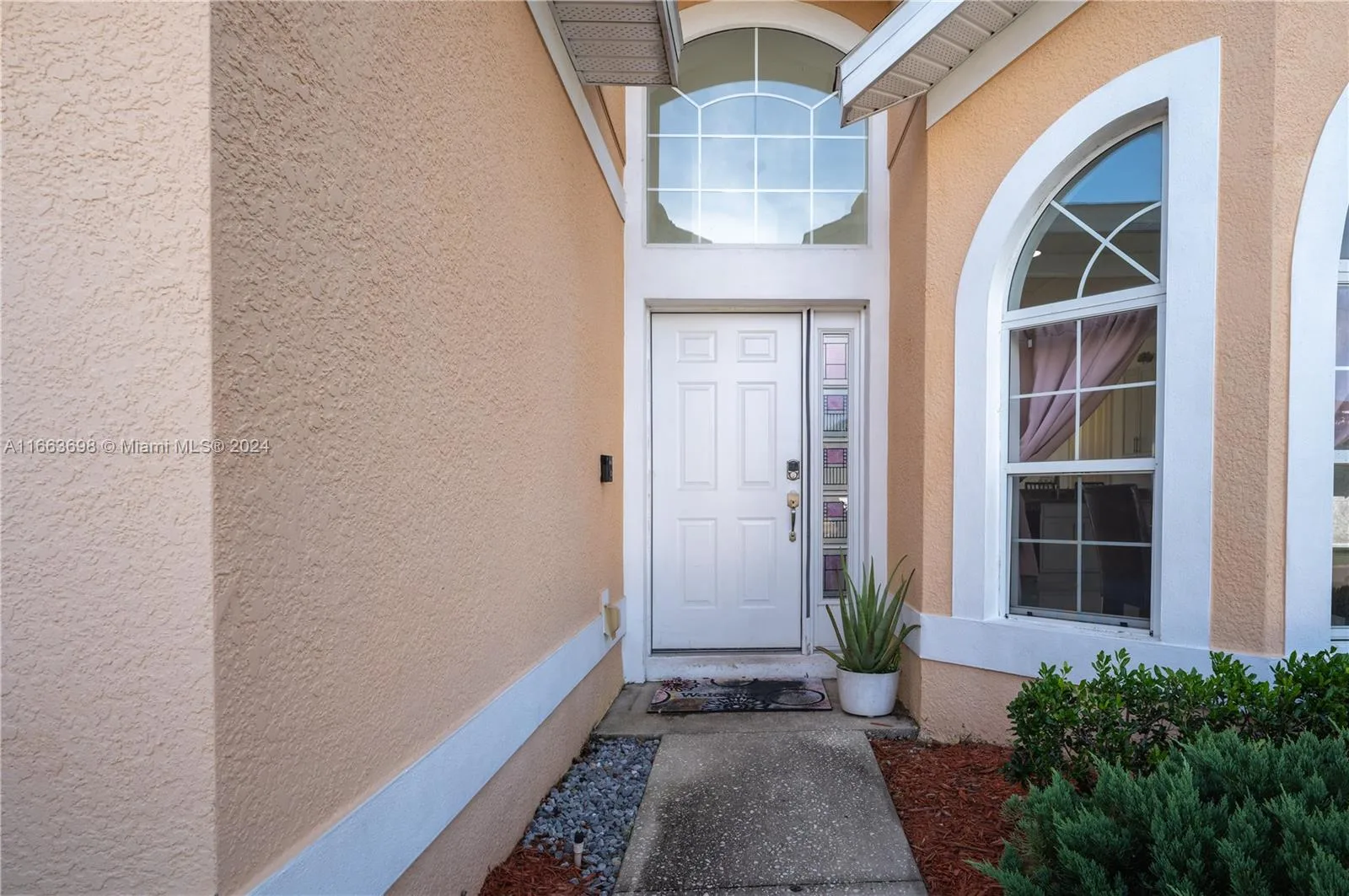 1073 TOURMALINE DR, Kissimmee, FL 34746 photo 2