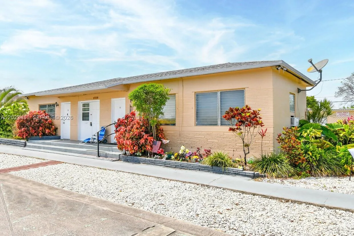 1741-1743 Moffett St, Hollywood, FL 33020