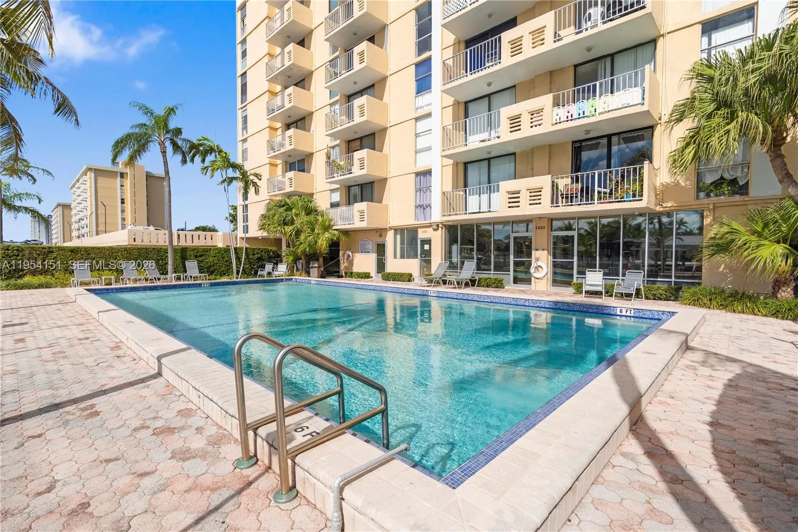 2350 NE 135th St # 1202, North Miami, FL 33181 — zdjęcie 3