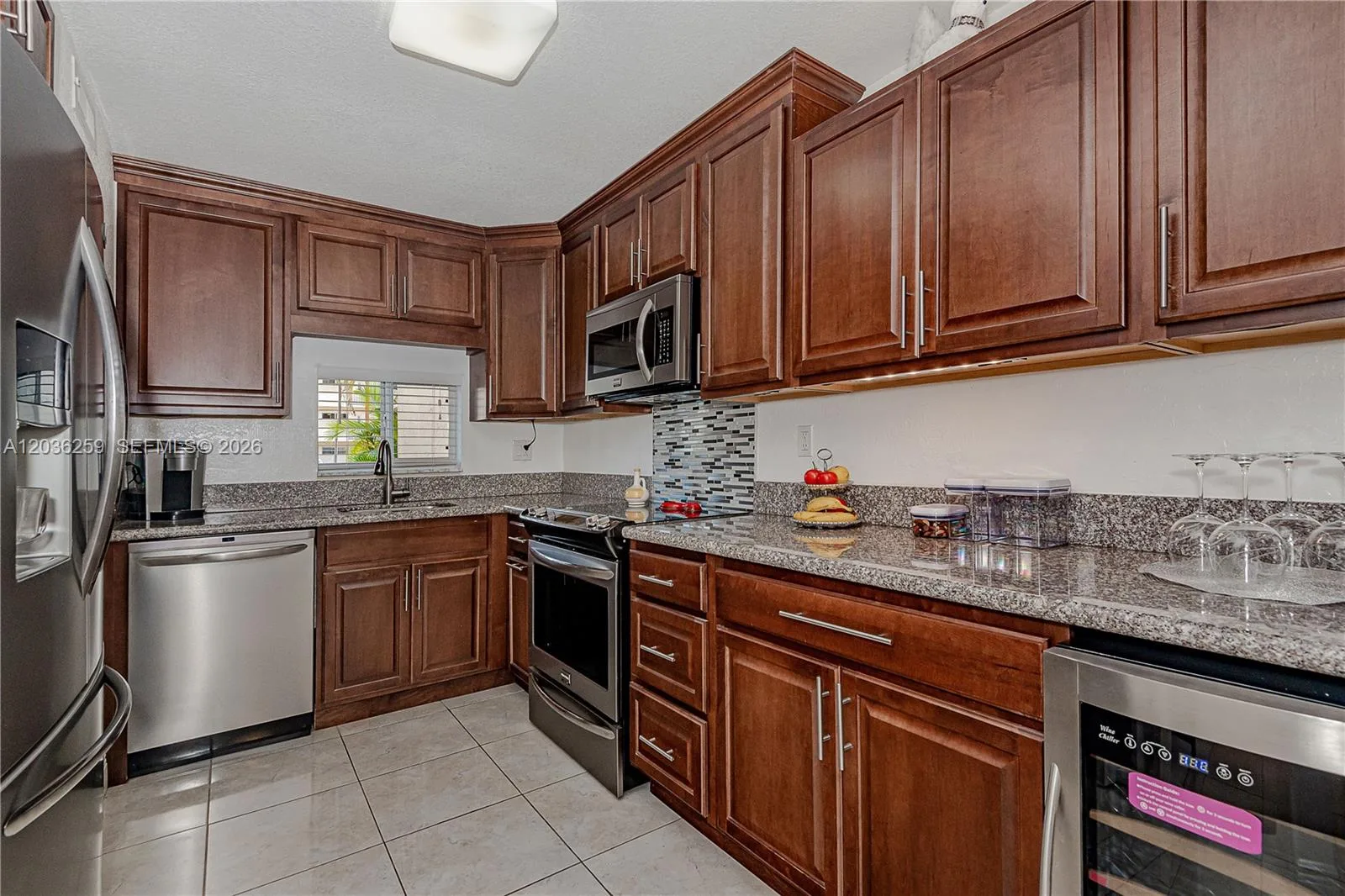 9410 N Hollybrook Lake Dr # 11-109, Pembroke Pines, FL 33025