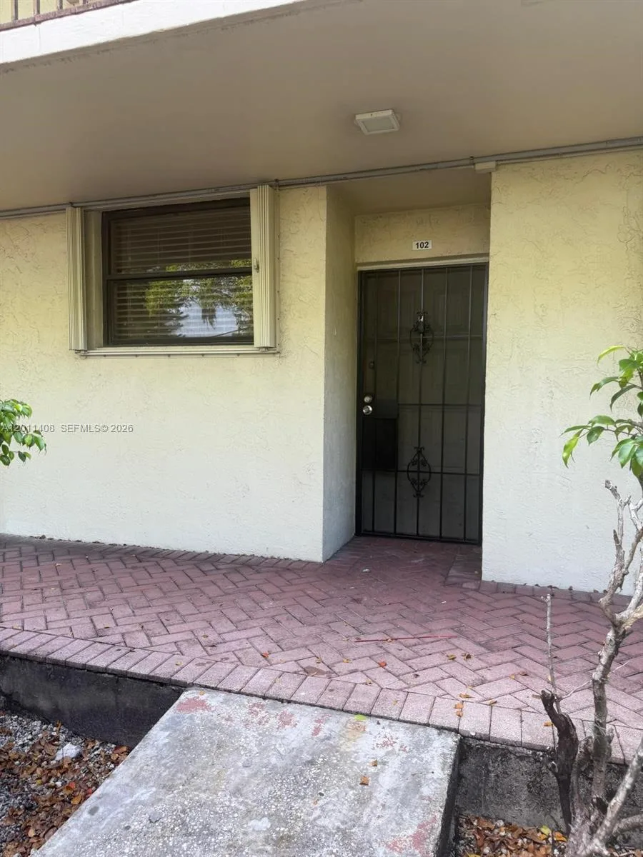 109 Lake Emerald Dr # 102, Oakland Park, FL 33309
