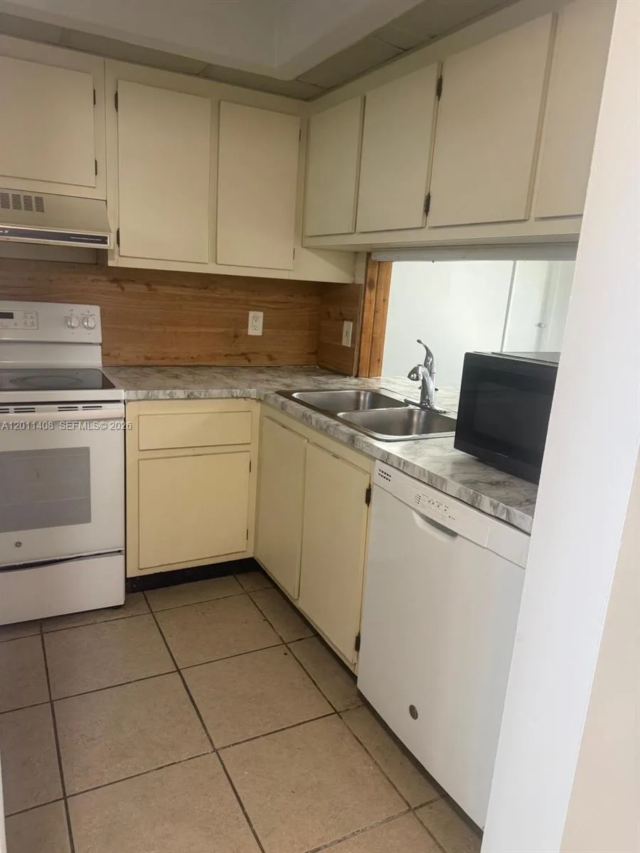 109 Lake Emerald Dr # 102, Oakland Park, FL 33309 photo 7