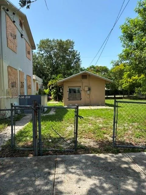 1133 NW 79th Ter, Miami, FL 33150 photo 13