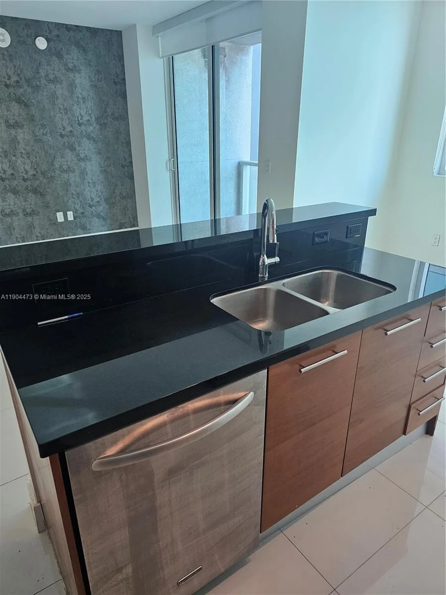 244 Biscayne Blvd # 908, Miami, FL 33132 photo 11