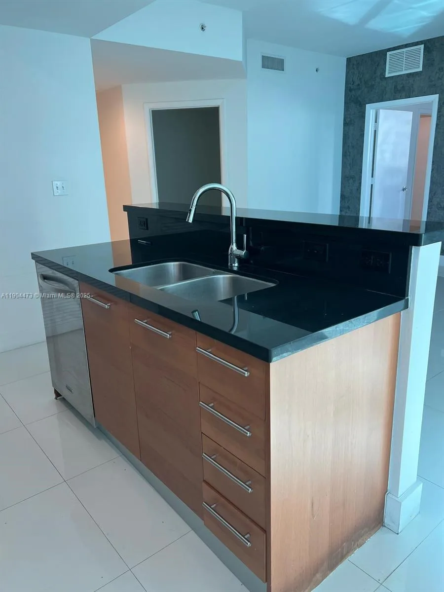 244 Biscayne Blvd # 908, Miami, FL 33132 photo 13