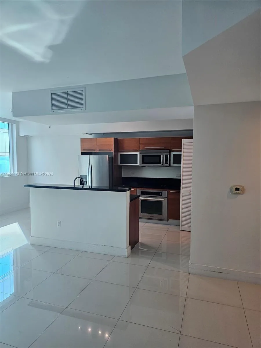 244 Biscayne Blvd # 908, Miami, FL 33132 photo 7