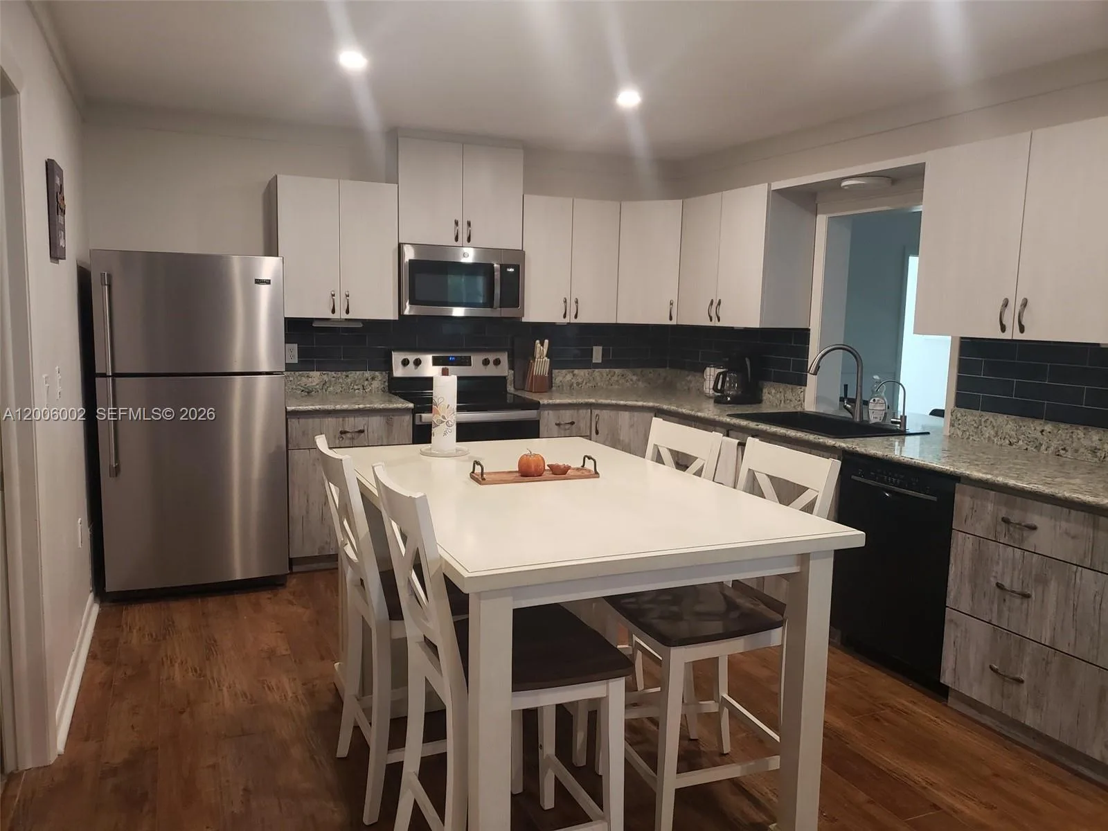 2111 Waylife CT, Other City - In The State Of Florida, FL 33920 photo 8
