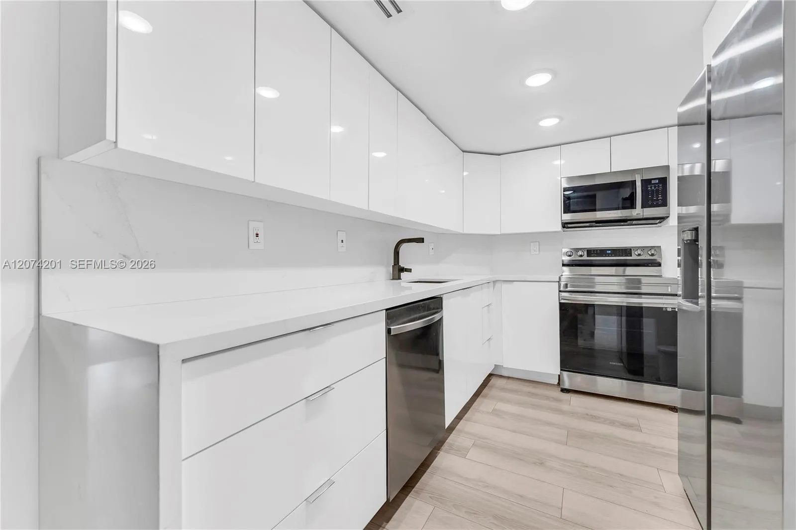 300 Bayview Dr # 214, Sunny Isles Beach, FL 33160