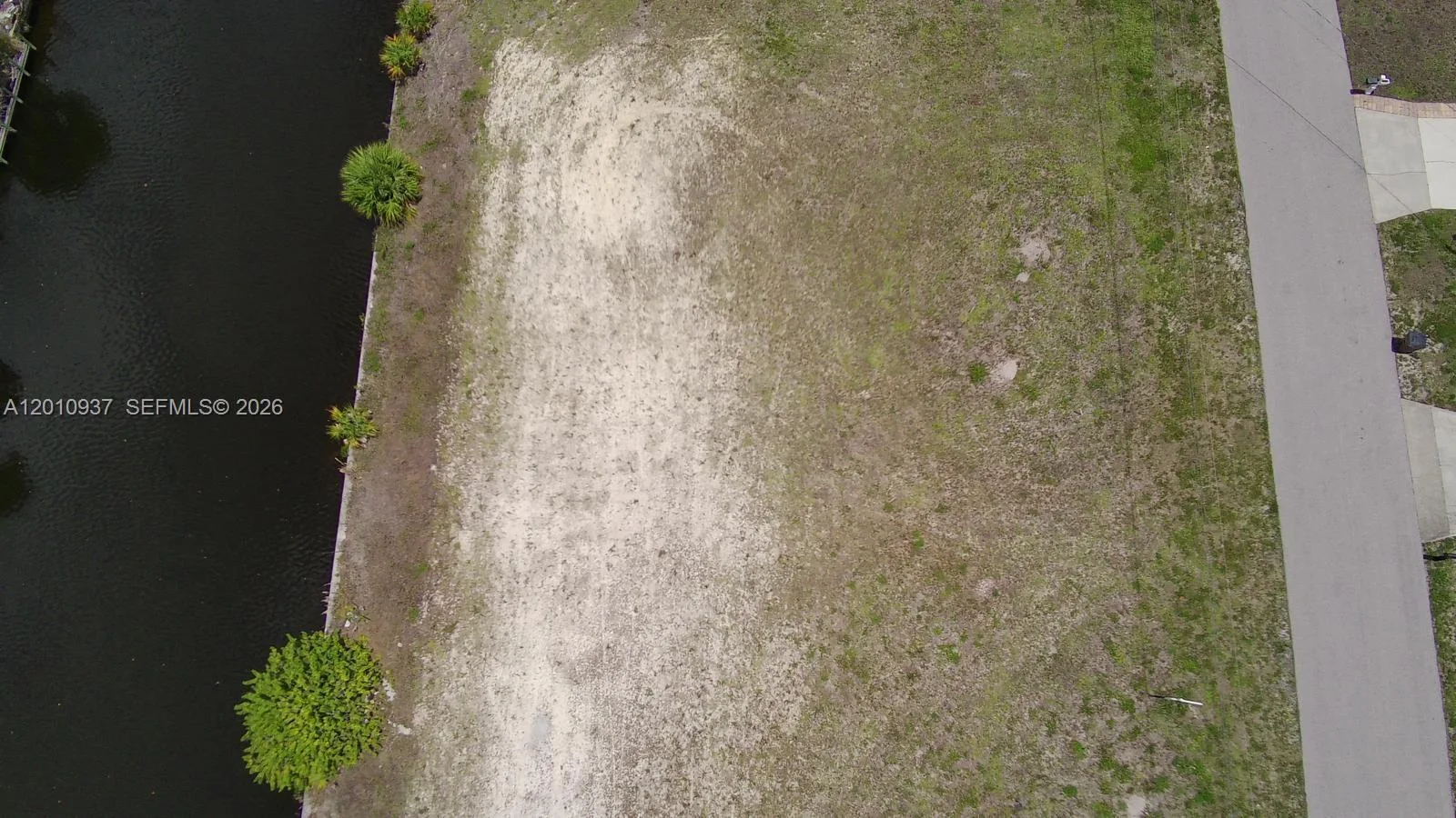 1020 SE 13th Ave, Cape Coral, FL 33990 photo 3