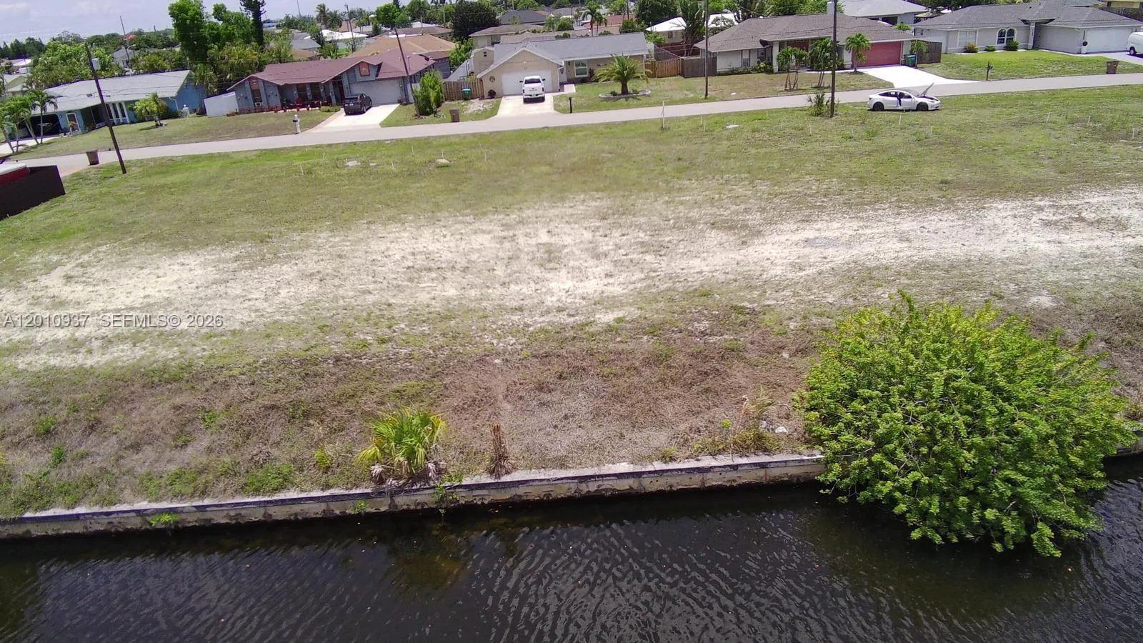 1020 SE 13th Ave, Cape Coral, FL 33990 photo 4