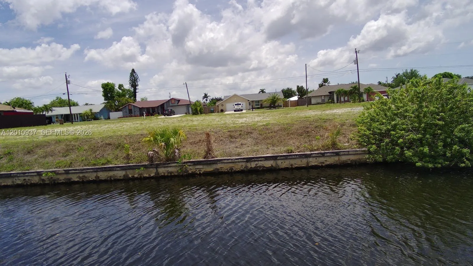 1020 SE 13th Ave, Cape Coral, FL 33990 photo 5