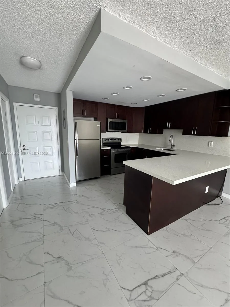 6930 Miami Gardens Dr # 1-515, Hialeah, FL 33015